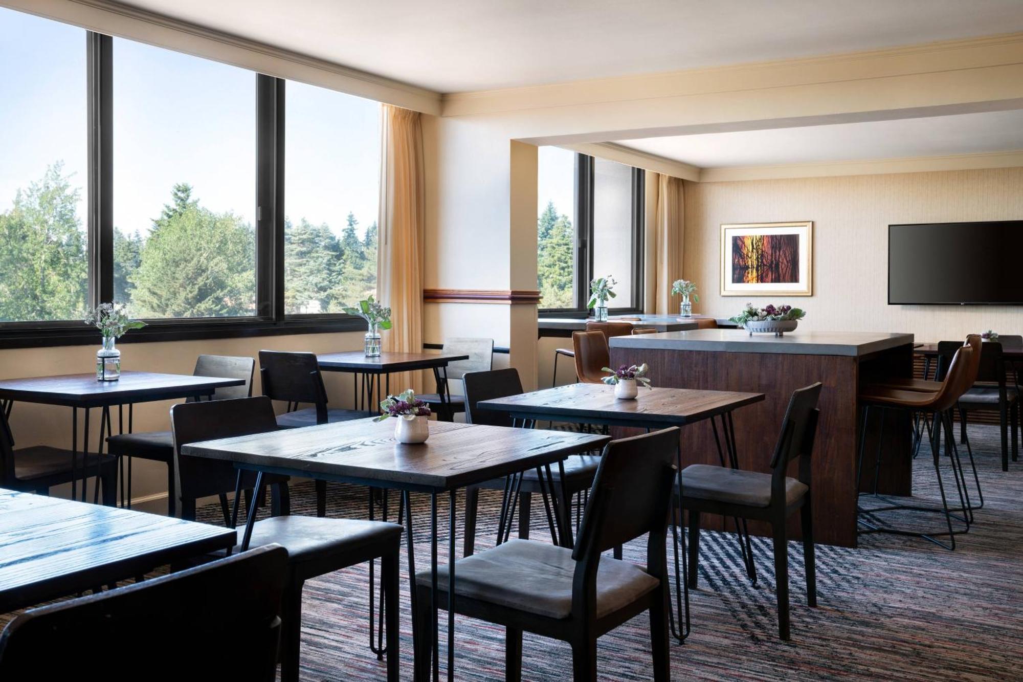 Concierge lounge access, Guest room, 2 Queen,1742705738:JPEG